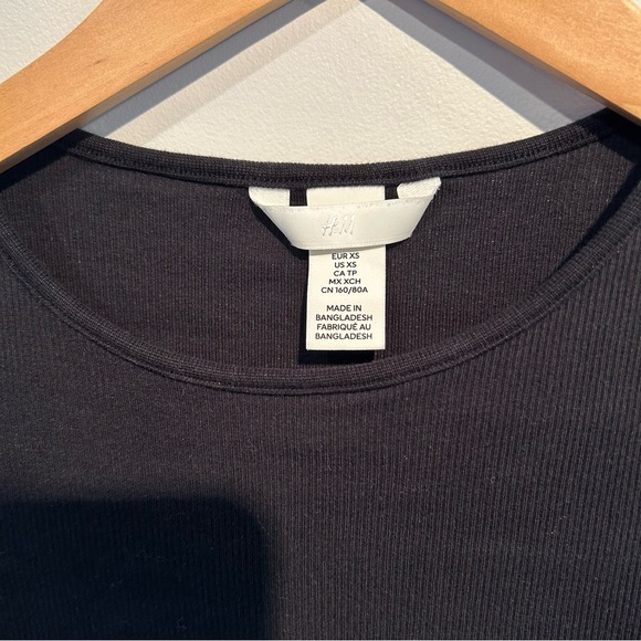 Black H&M tee - Picture 3 of 5